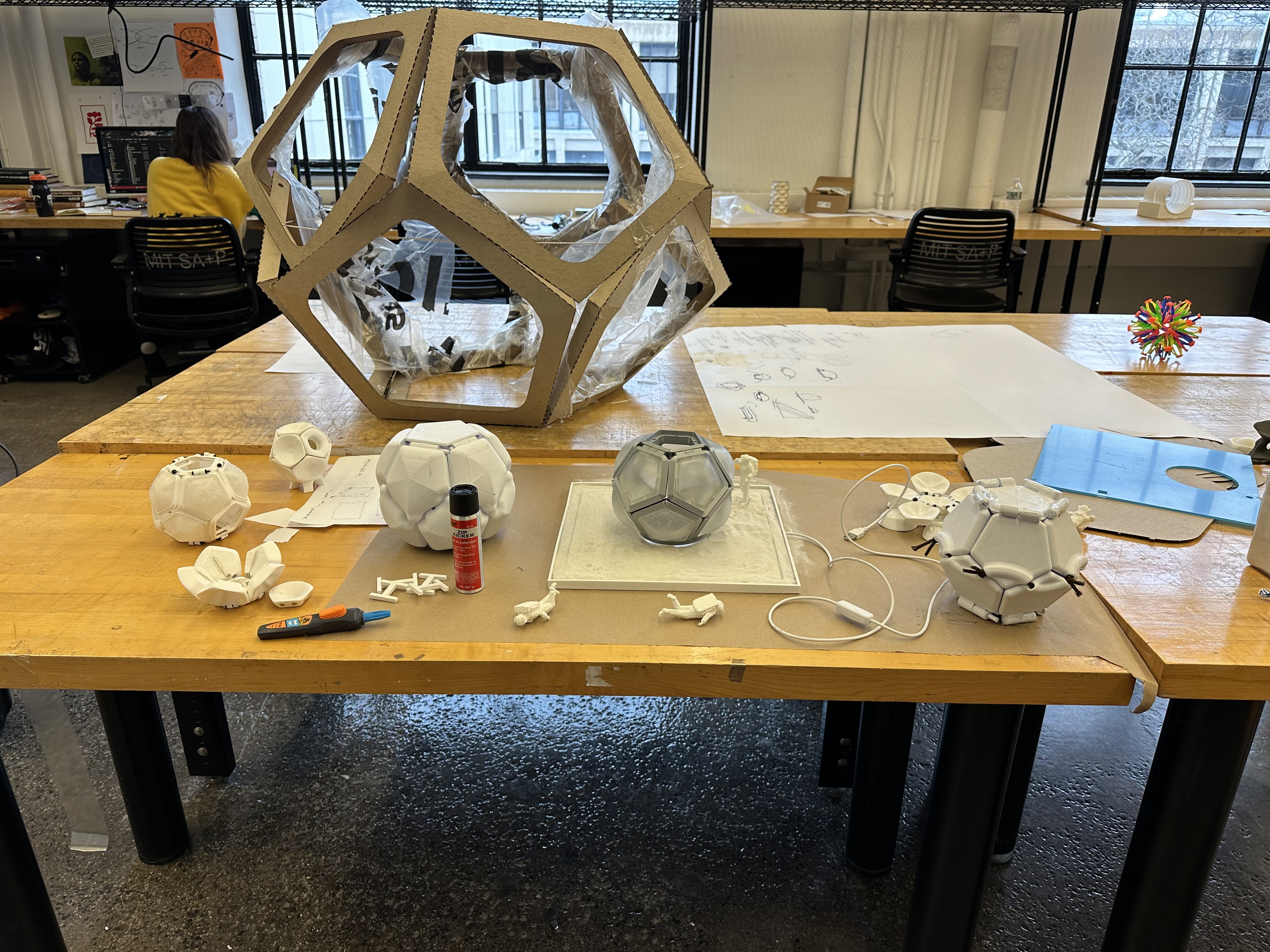 Prototyping table with models